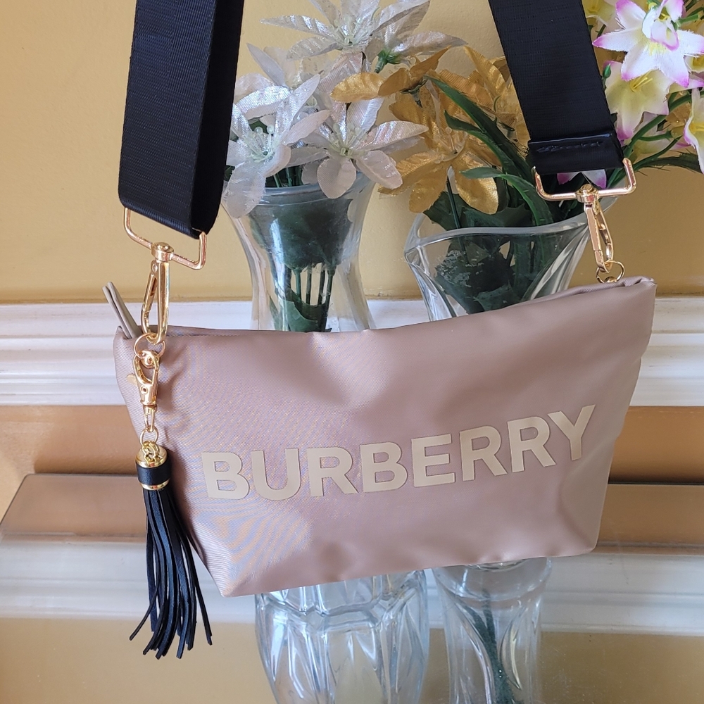 Burberry - Picture 11 of 15